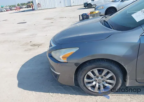 2015 Nissan Altima 2.5/2.5 S/2.5 Sl/2.5 Sv из США, поврежденный, VIN 1N4AL3AP1FC118872